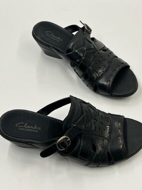 CLARKS Size 6M Black Slip On Open Toe Comfort Heel